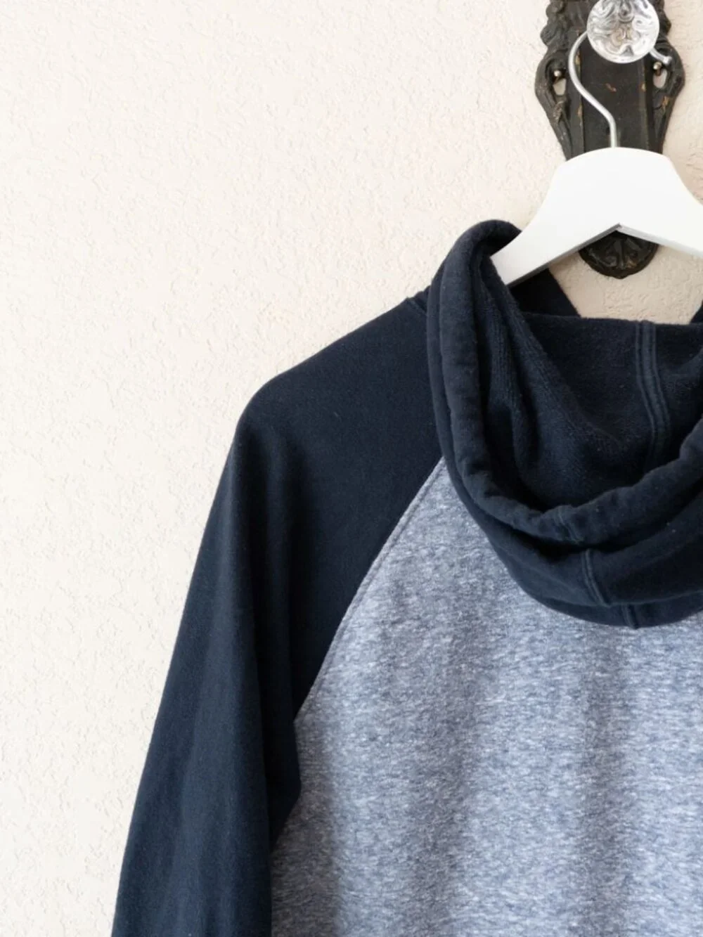 Banana Republic Navy Gray Hoodie Pullover Mens L Colorblock Kangaroo Pocket